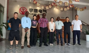 國(guó)外客戶(hù)蒞臨考察，深入了解后當(dāng)場(chǎng)簽訂湘潭電機(jī)車(chē)采購(gòu)合同