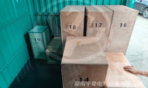 國(guó)外客戶采購(gòu)的湘潭井下電機(jī)車配件裝車發(fā)貨