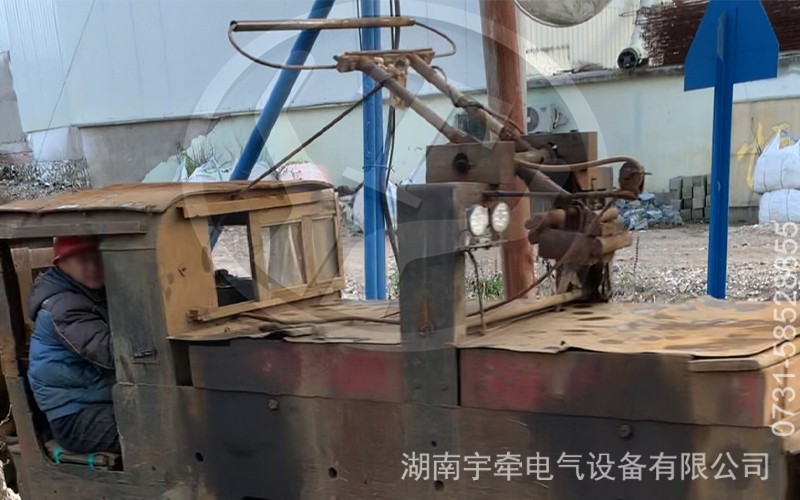 7吨架线式湘潭电机车现场工作视频