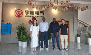 海外煤礦客戶到訪湘潭礦用電機(jī)車廠家