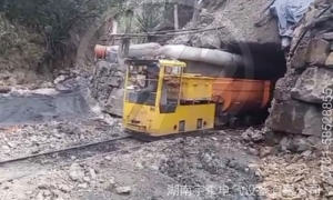 海外客戶分享的2.5噸防爆蓄電池電機(jī)車工作視頻